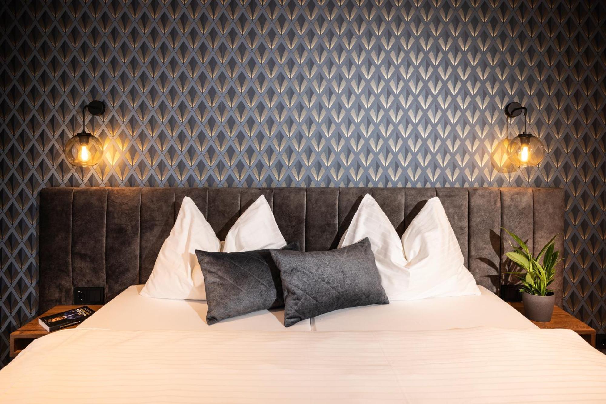 Zeit Und Raum Hotel - Self Check-In Eggelsberg Zewnętrze zdjęcie