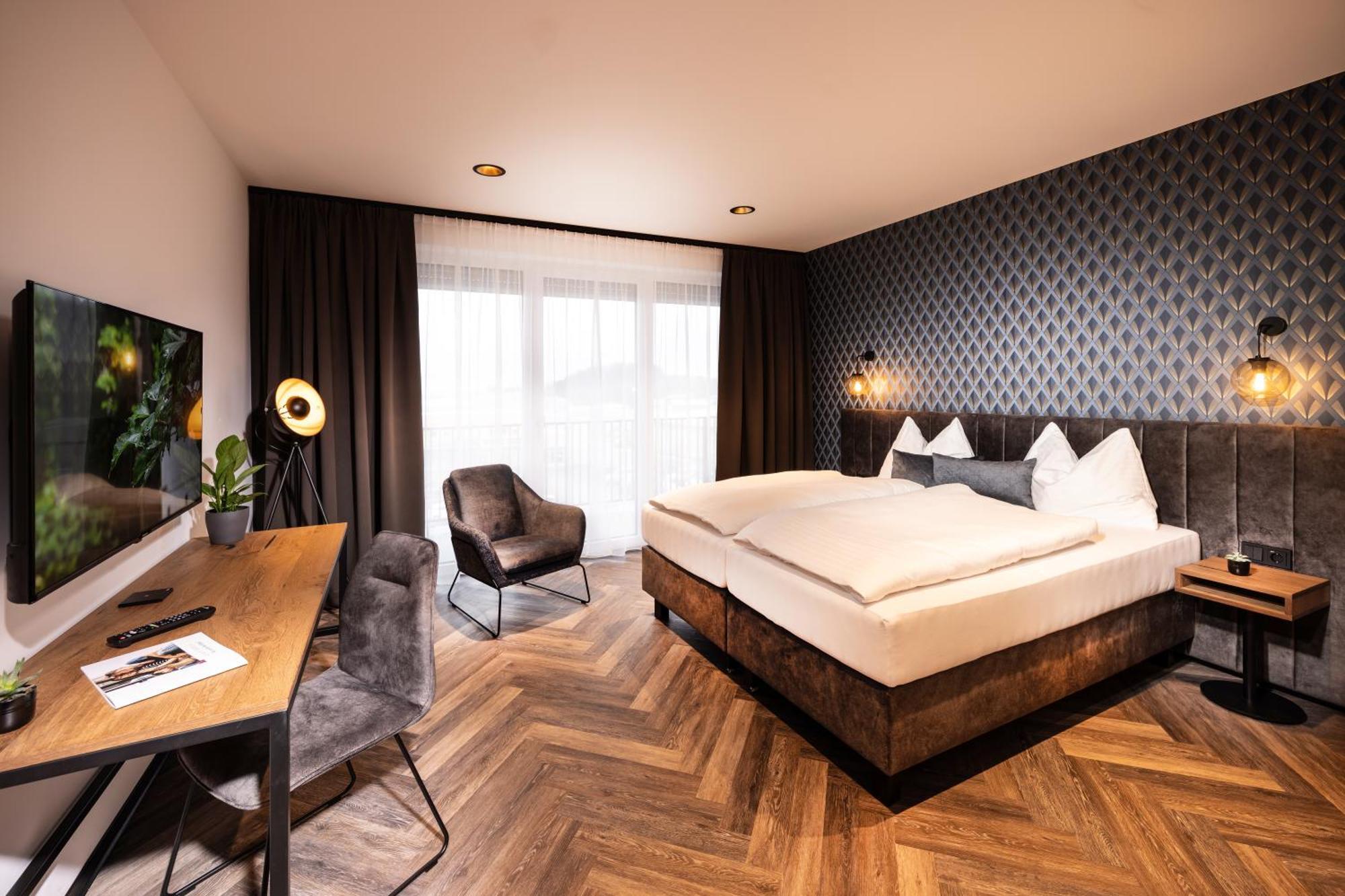 Zeit Und Raum Hotel - Self Check-In Eggelsberg Zewnętrze zdjęcie
