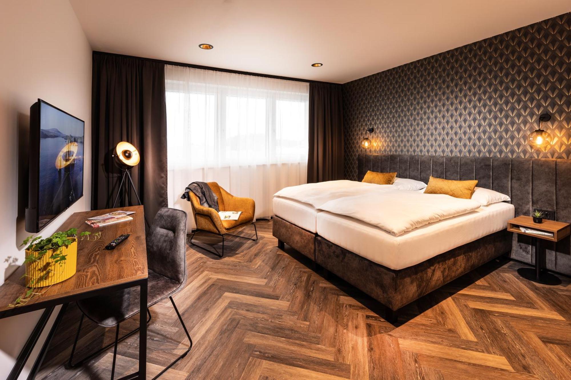 Zeit Und Raum Hotel - Self Check-In Eggelsberg Zewnętrze zdjęcie