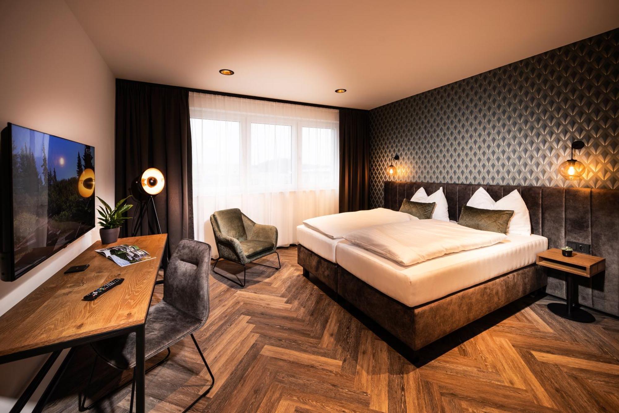 Zeit Und Raum Hotel - Self Check-In Eggelsberg Zewnętrze zdjęcie